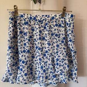 Le Lis Blue and White Floral Mini Skirt
